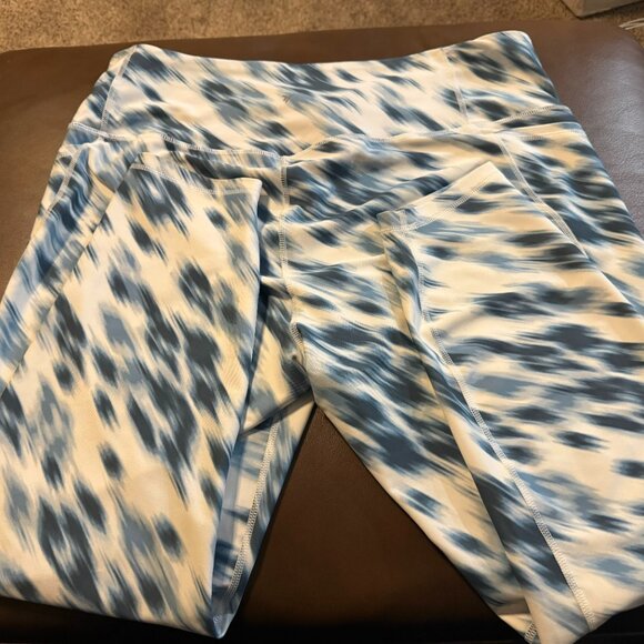 Old Navy Active Powersoft High-Rise Leggings – Blue/White Print – Size 2X - Picture 5 of 9